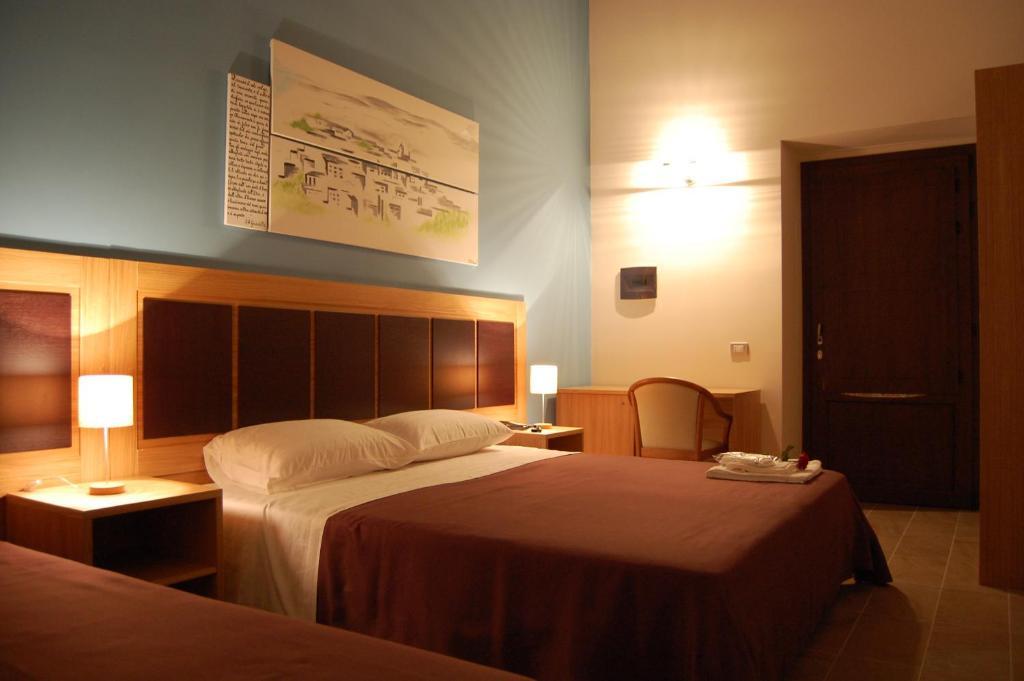 Terre Iblee Resort كيارامونتي غولفي الغرفة الصورة